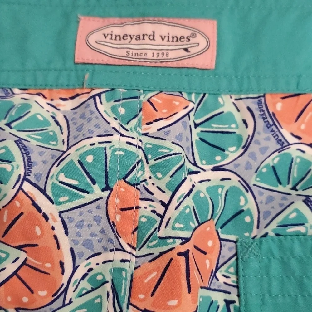 Vineyard Vines lime slice skirt size 4 (#20)